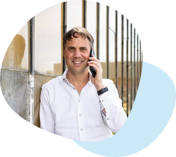Michel Goulmy aan de telefoon